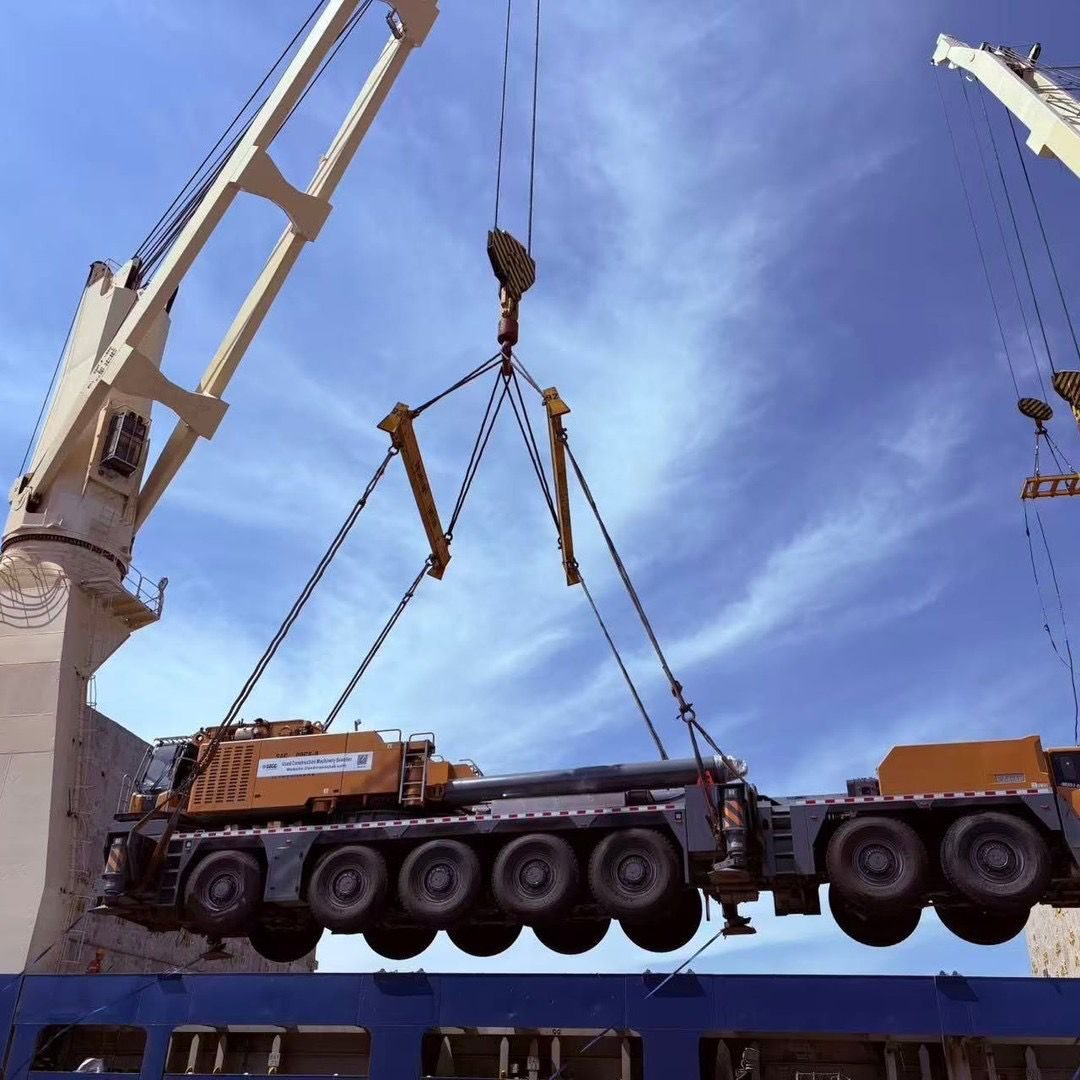 All-terrain crane on the ship's gear